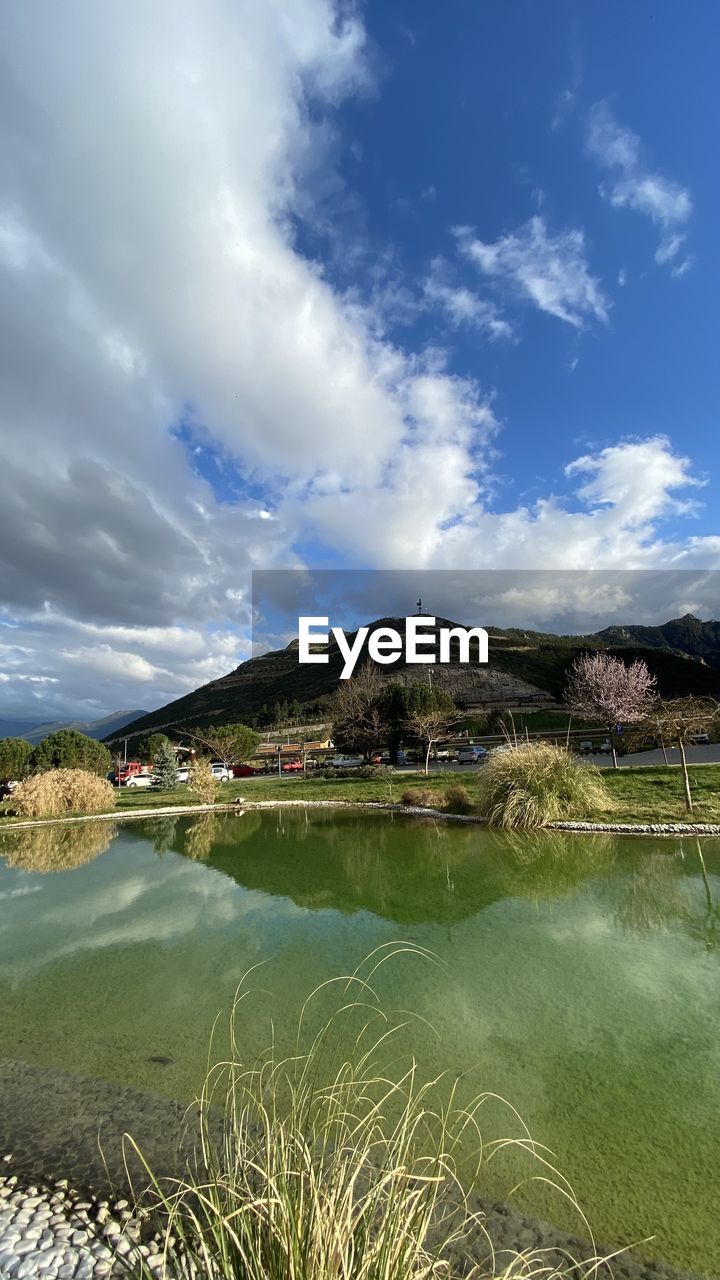 SCENIC VIEW OF LAKE AND LANDSCAPE AGAINST SKY