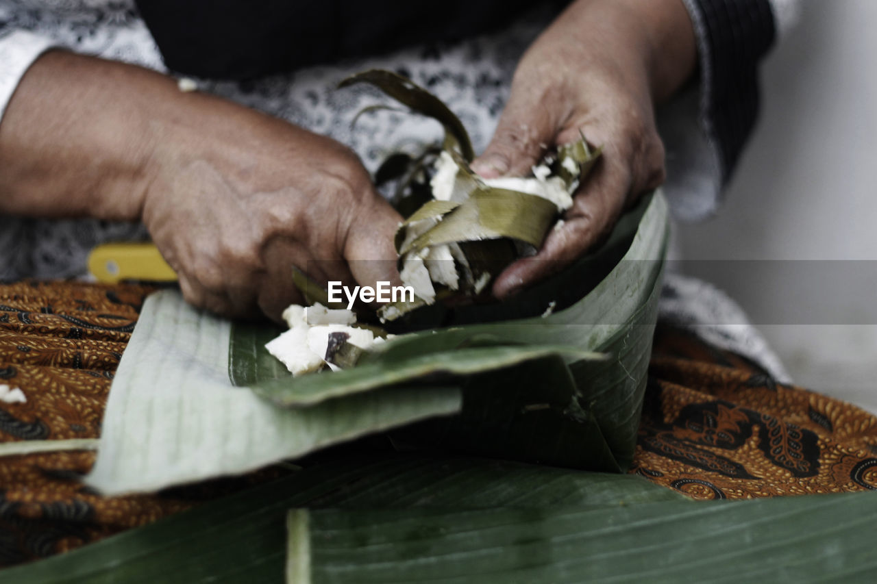 Hand making plate leaf