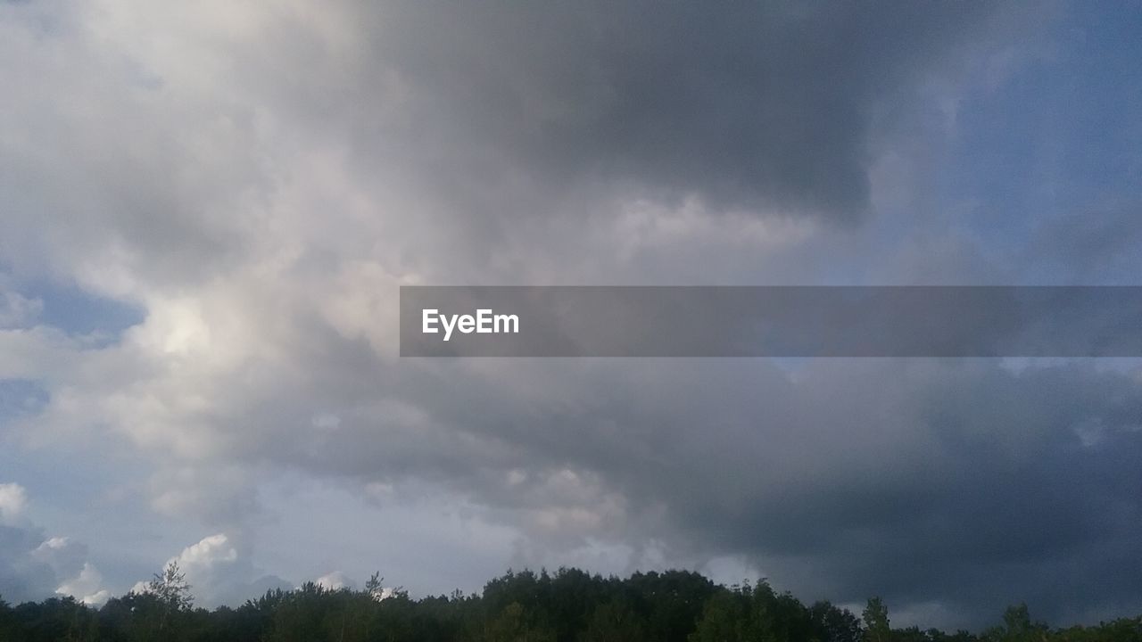 LOW ANGLE VIEW OF CLOUDY SKY