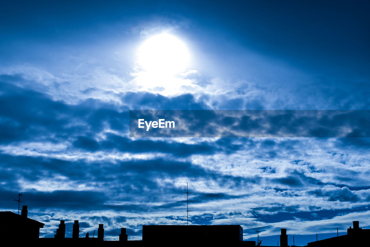 LOW ANGLE VIEW OF SKY OVER SILHOUETTE BUILDING