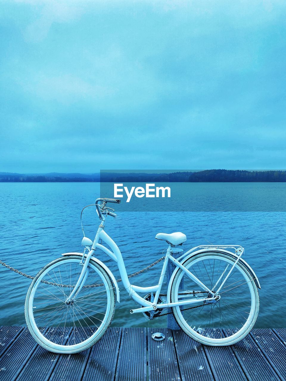 bicycle, transportation, water, vehicle, mode of transportation, blue, no people, sky, sea, land vehicle, nature, road bicycle, tranquility, wheel, cloud, day, beauty in nature, bicycle wheel, travel, scenics - nature, tranquil scene, outdoors, copy space, horizon over water, beach, land, absence