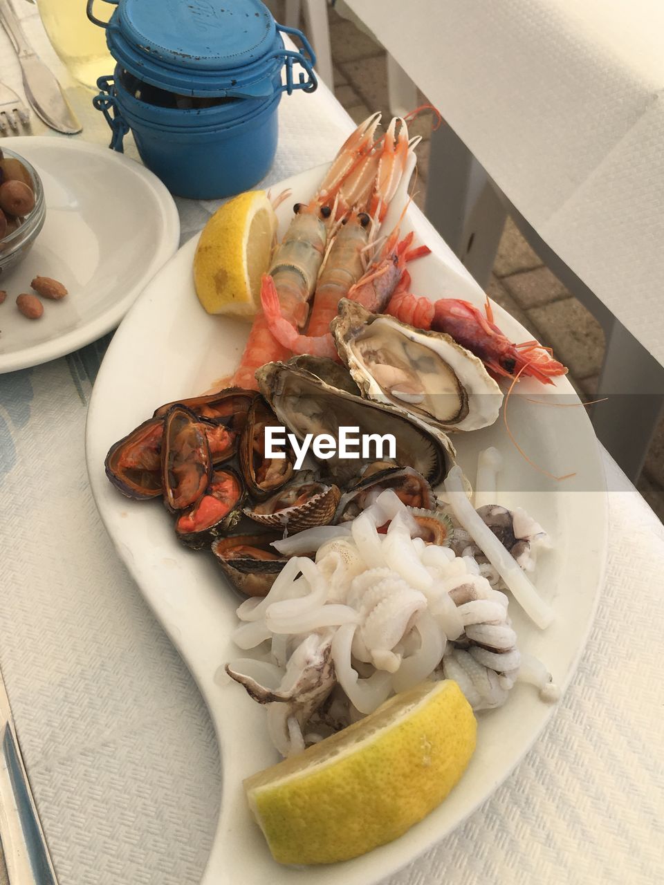 HIGH ANGLE VIEW OF FOOD SERVED ON TABLE