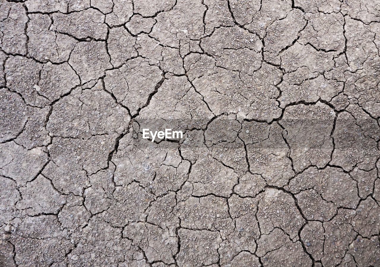 FULL FRAME SHOT OF CRACKED ROAD
