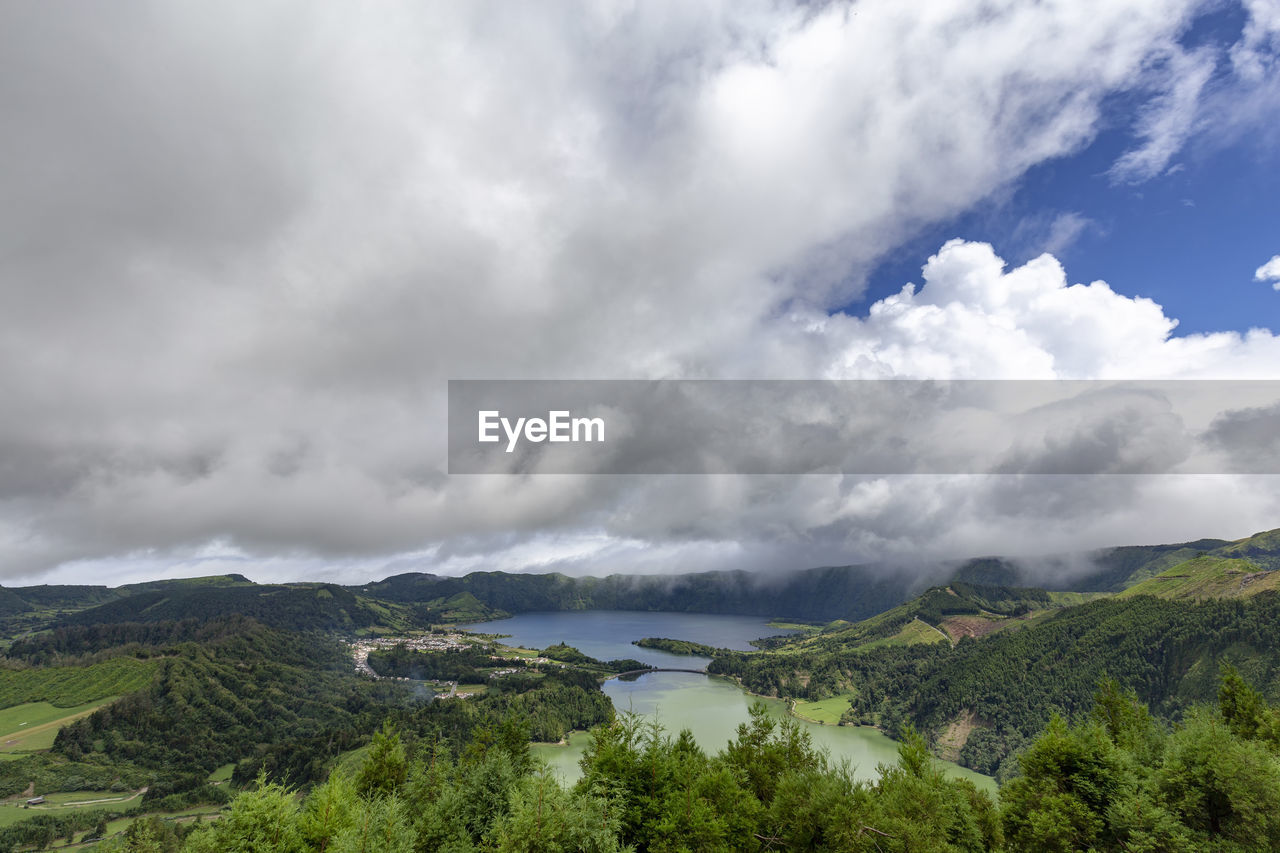 PANORAMIC VIEW OF LANDSCAPE AND MOUNTAINS AGAINST SKY