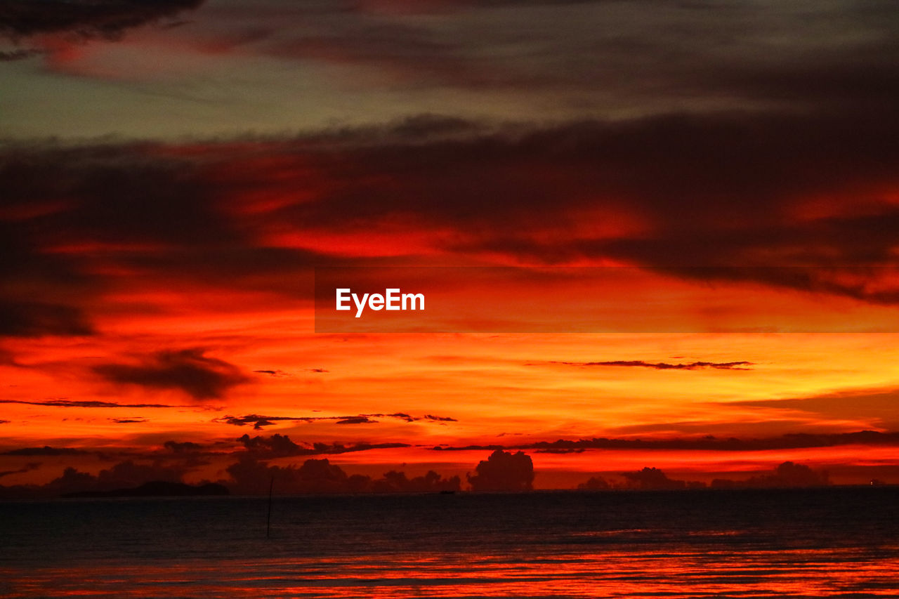 SCENIC VIEW OF SEA AGAINST ROMANTIC SKY