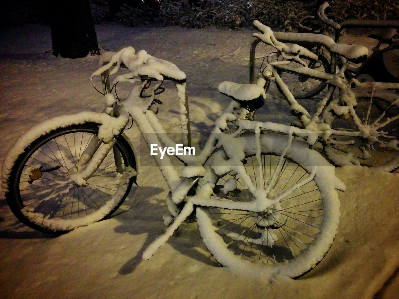 BICYCLE ON SNOW