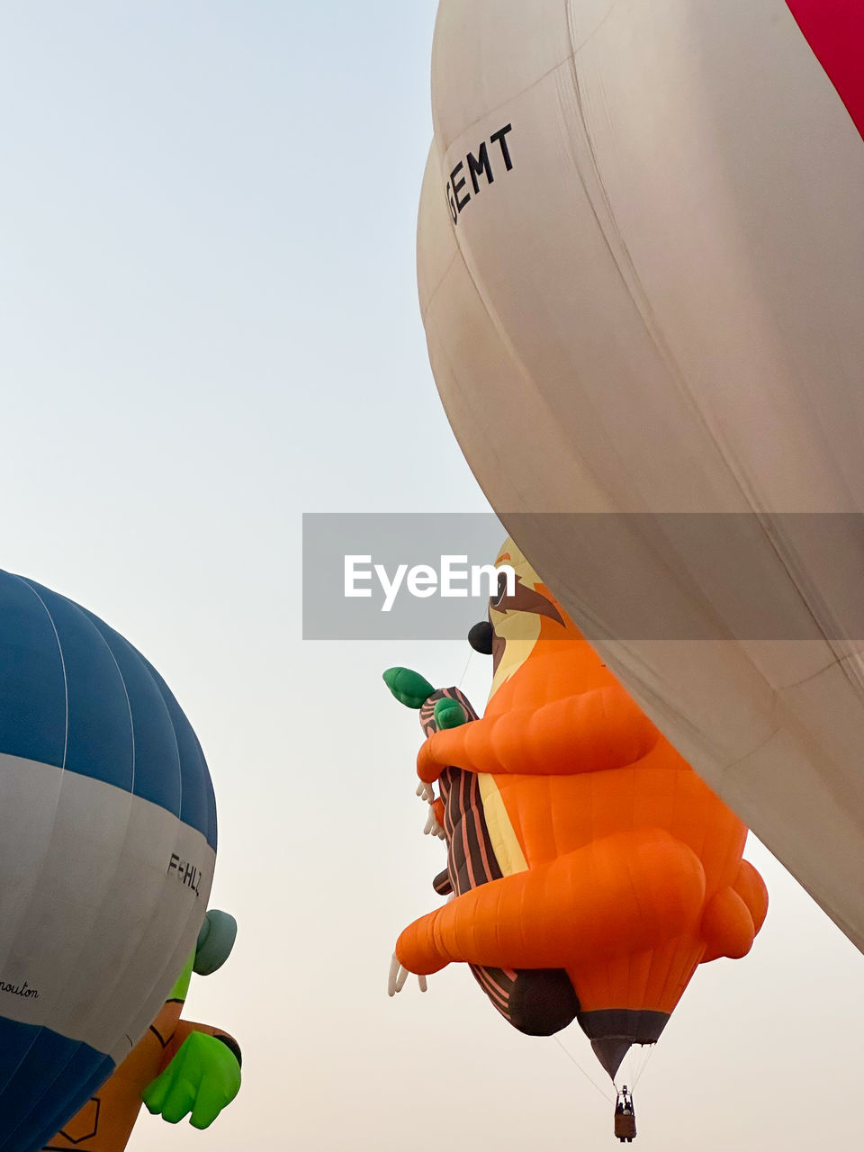 hot air balloon, aircraft, vehicle, balloon, hot air ballooning, air vehicle, transportation, flying, airship, blimp, zeppelin, mode of transportation, mid-air, toy, air travel, nature, sky, aviation, wing, helium, helium balloon, travel, outdoors, airplane, day, adventure