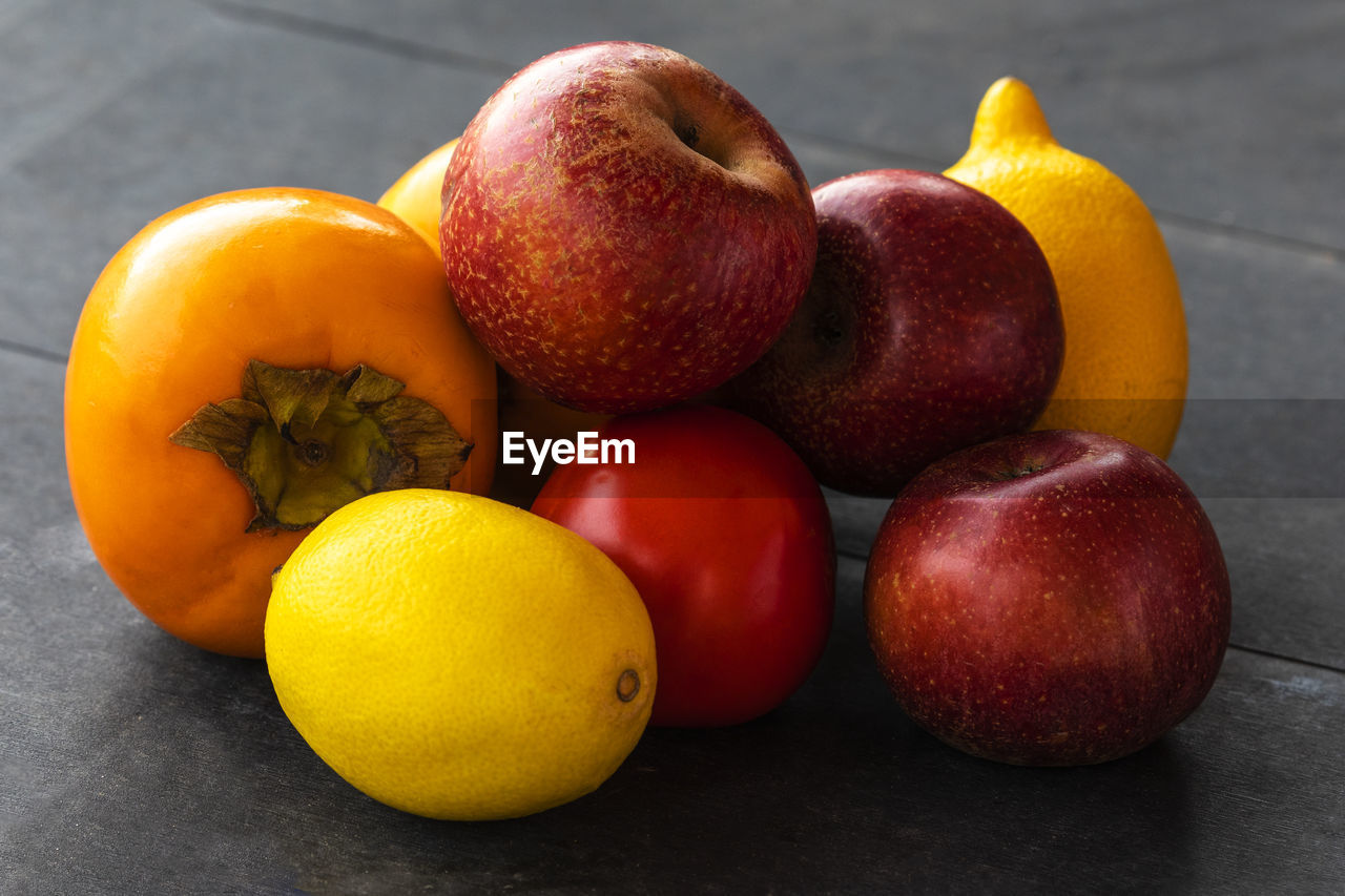 CLOSE-UP OF APPLES IN CONTAINER