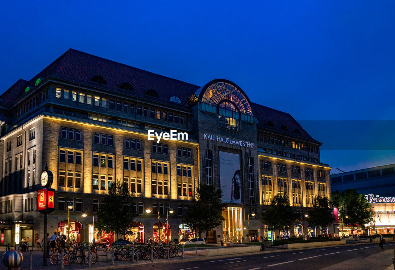 VIEW OF ILLUMINATED BUILDING AT NIGHT