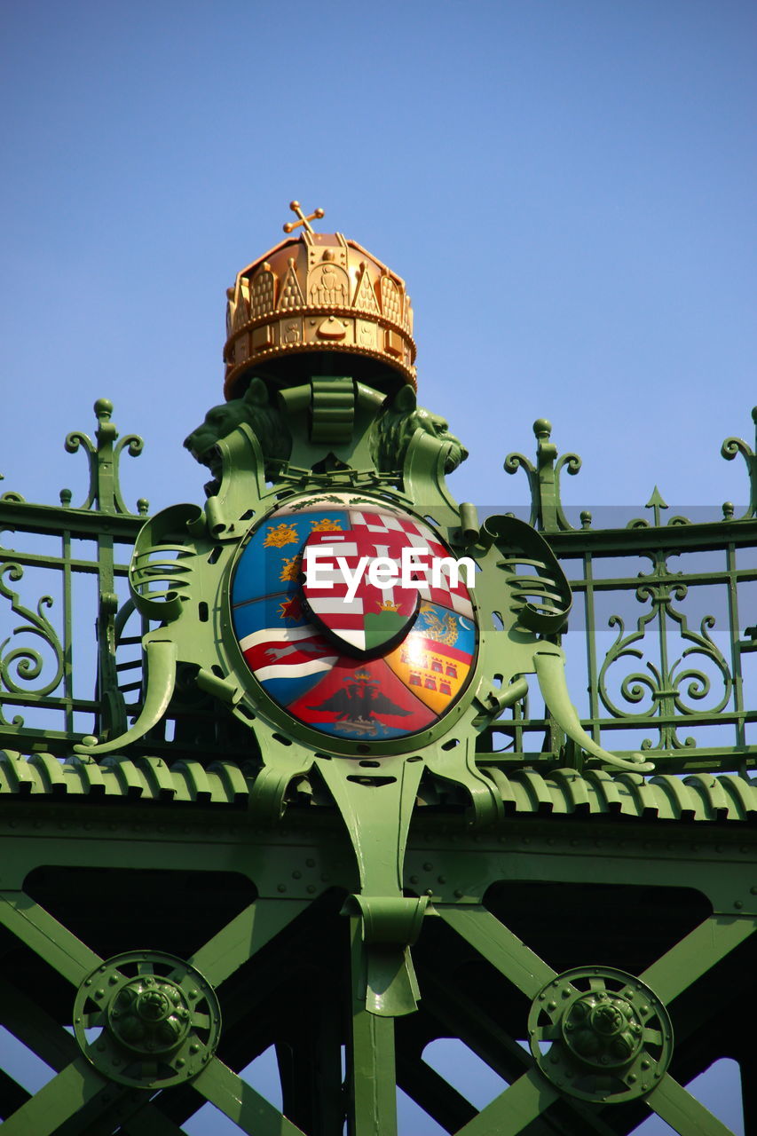 LOW ANGLE VIEW OF TRADITIONAL BUILDING AGAINST SKY