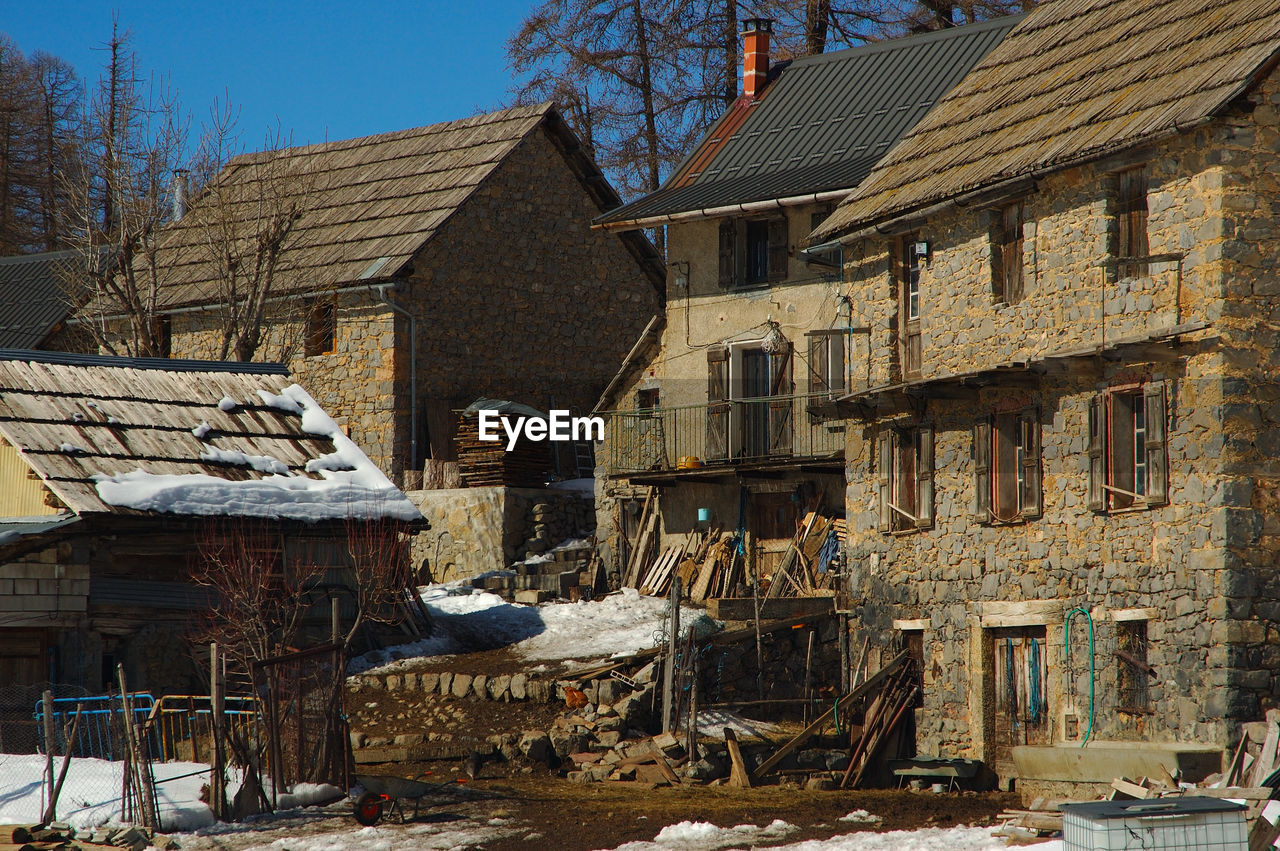 VIEW OF OLD BUILDINGS IN CITY