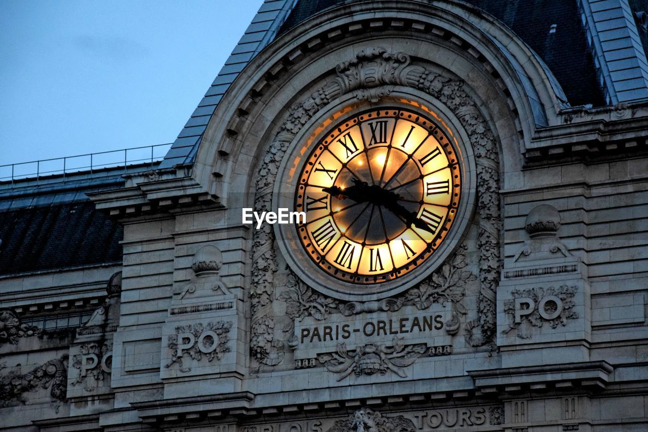 LOW ANGLE VIEW OF A CLOCK TOWER