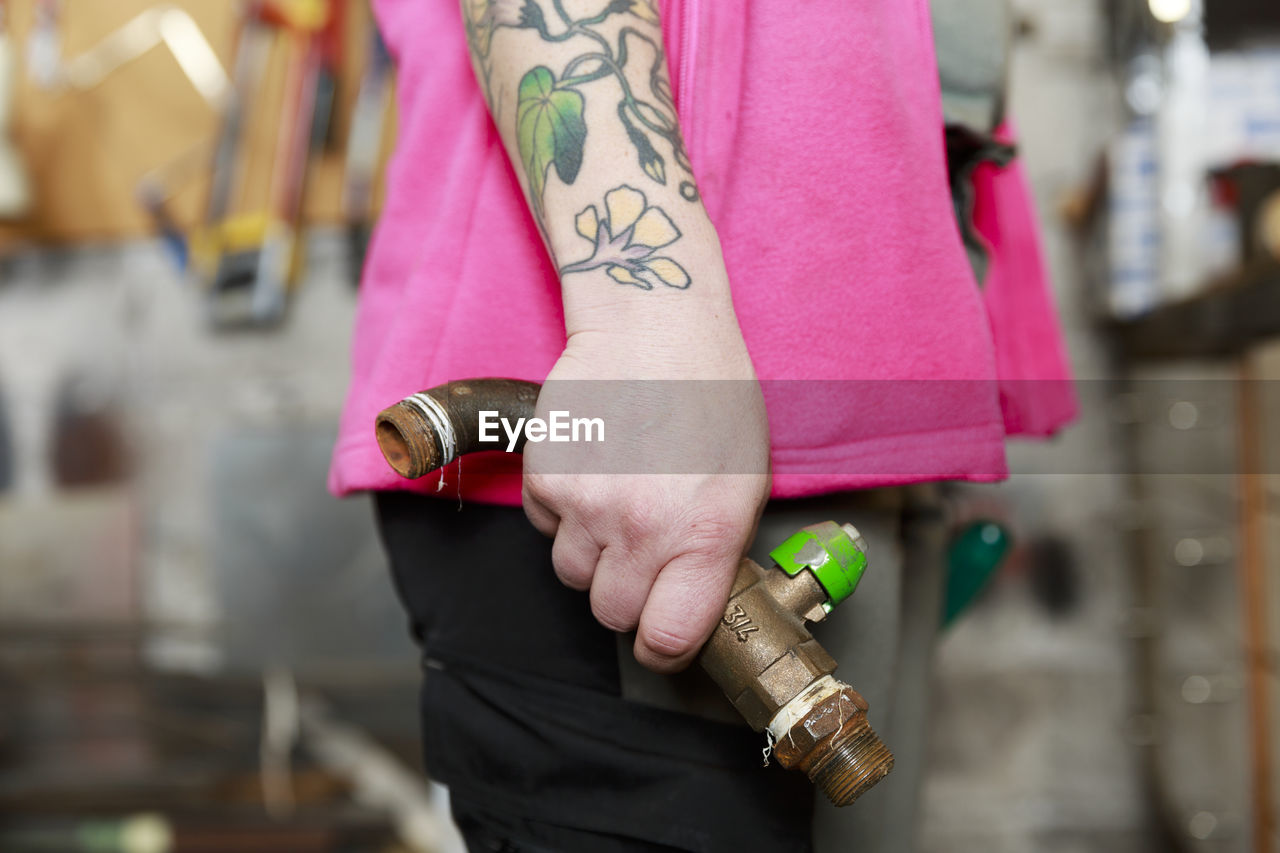 Plumber's hands holding pipe