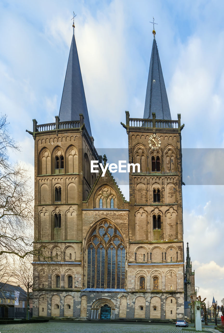 LOW ANGLE VIEW OF CATHEDRAL AGAINST SKY