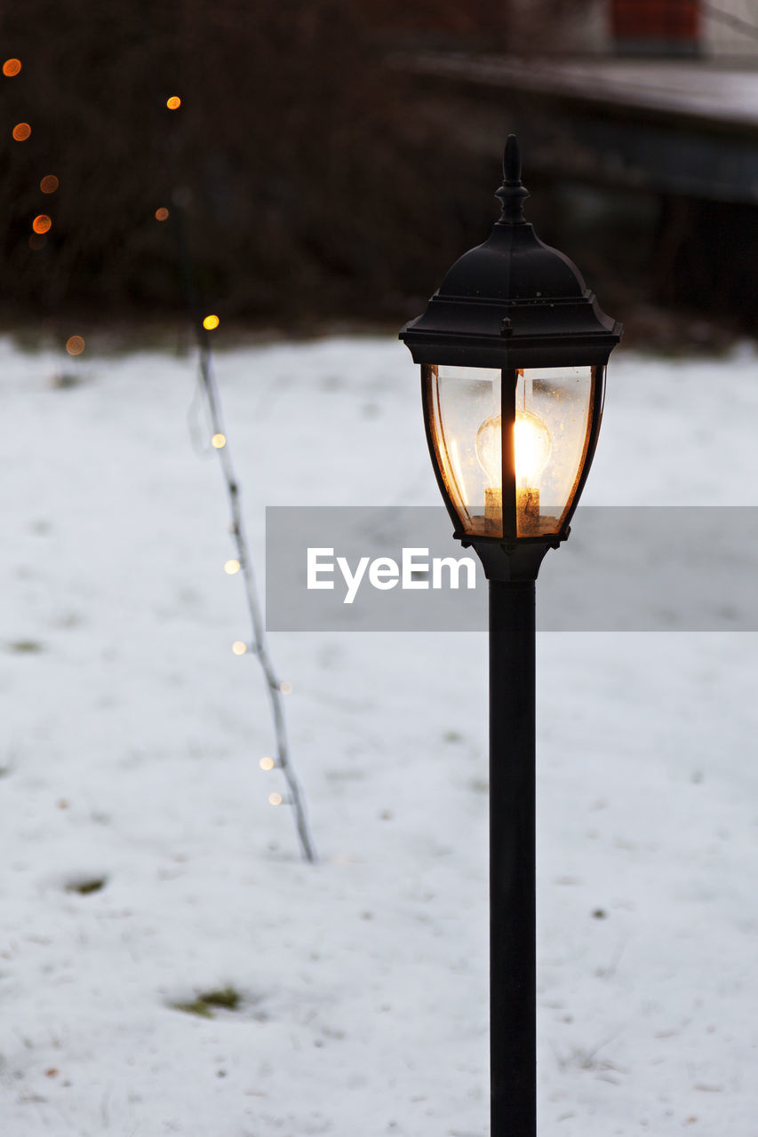 ILLUMINATED STREET LIGHT ON SNOW