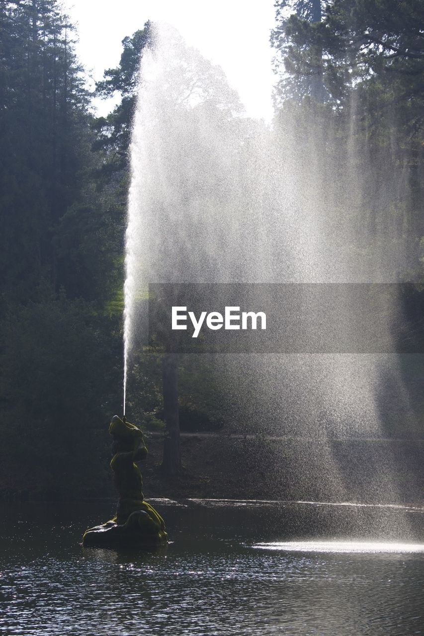 WATER SPLASHING IN FOUNTAIN