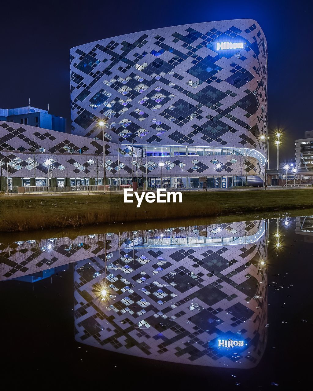 VIEW OF ILLUMINATED CITYSCAPE AT NIGHT