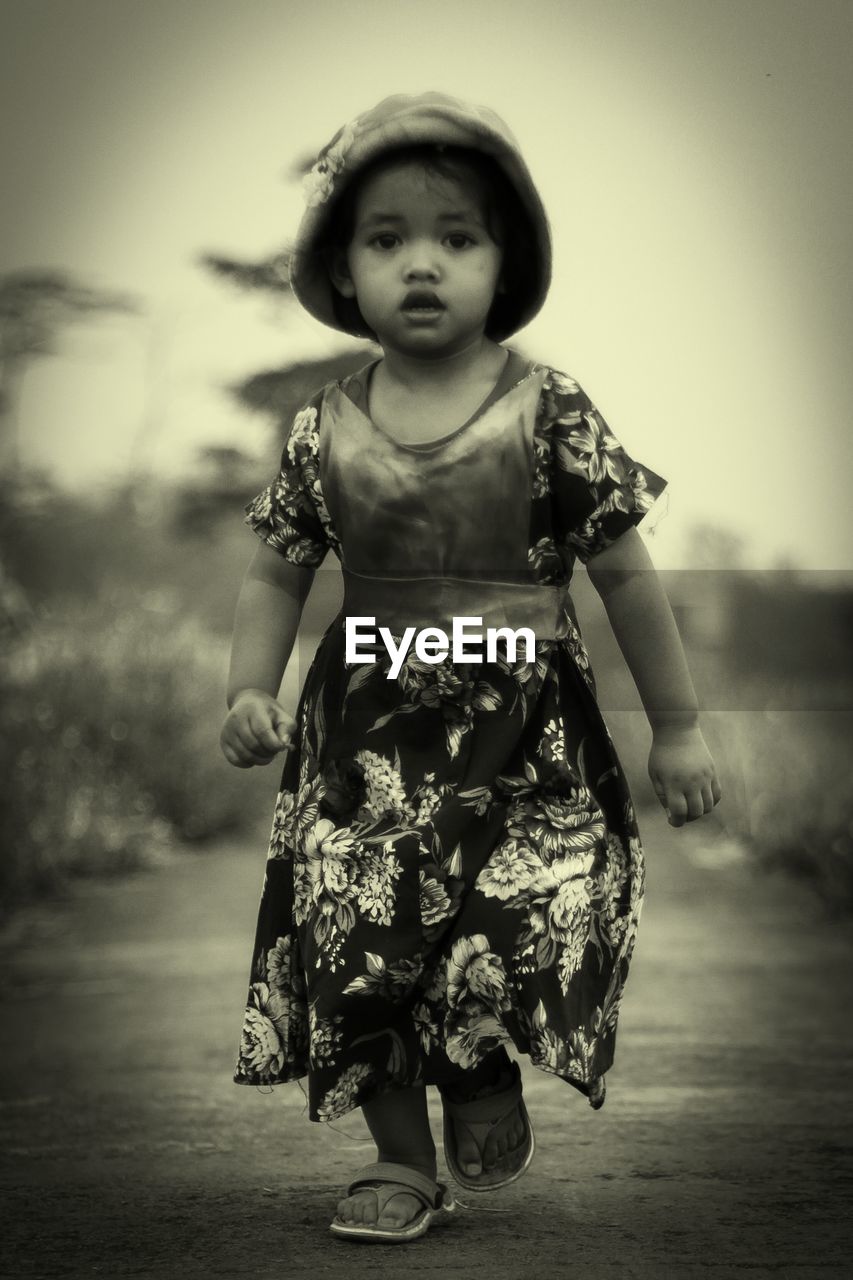 PORTRAIT OF CUTE GIRL ON STREET