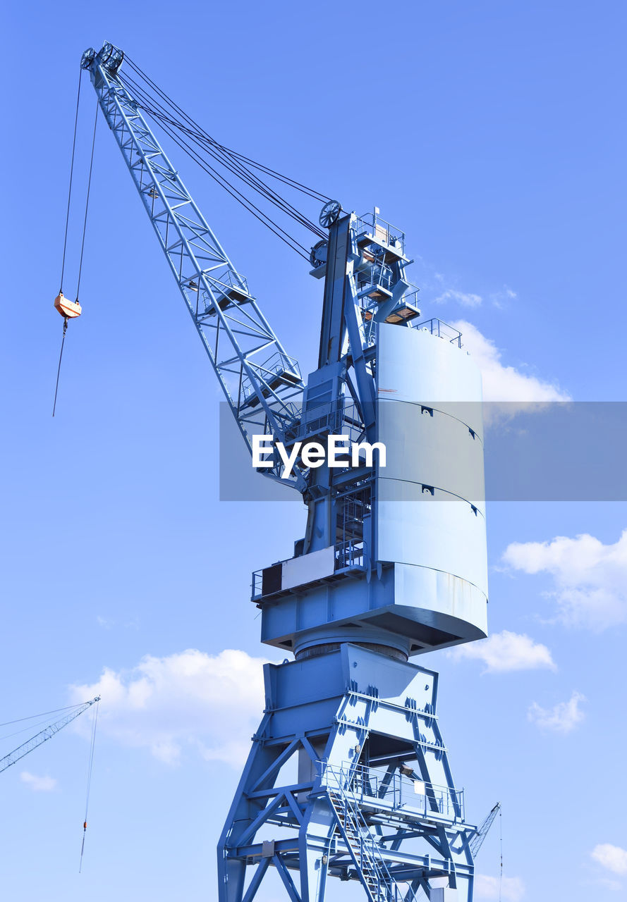 LOW ANGLE VIEW OF CRANE ON PIER