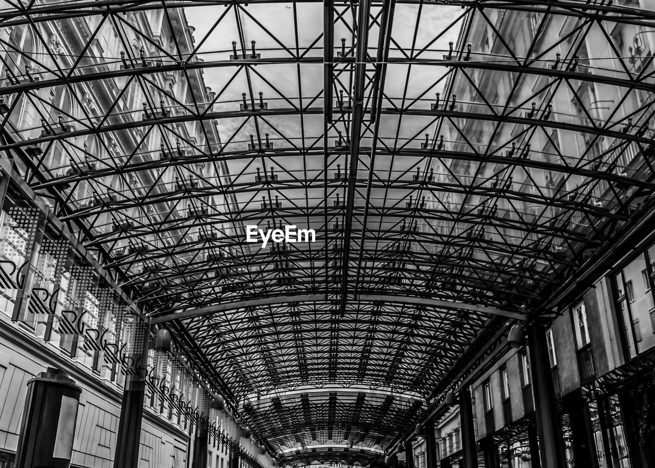 LOW ANGLE VIEW OF CEILING IN RAILROAD STATION