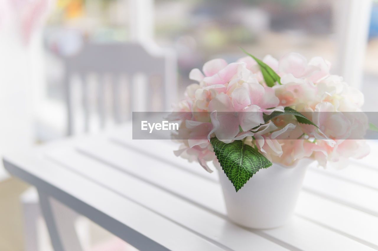 CLOSE-UP OF ROSE BOUQUET ON TABLE