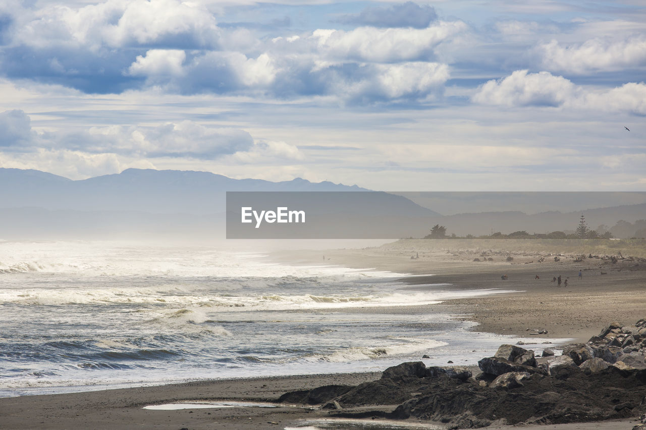 SCENIC VIEW OF SEA AND MOUNTAINS AGAINST SKY