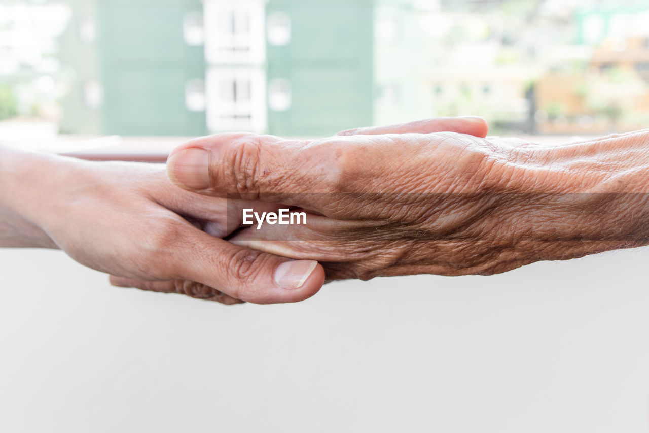 CLOSE-UP OF WOMAN HAND WITH TATTOO ON FINGER