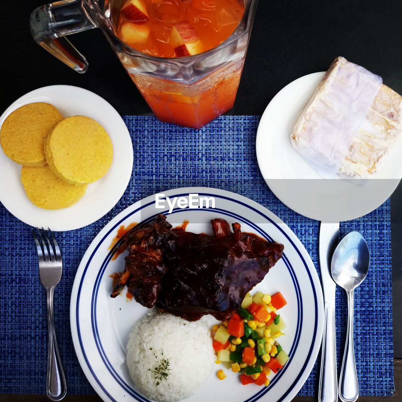 HIGH ANGLE VIEW OF BREAKFAST SERVED IN PLATE ON TABLE