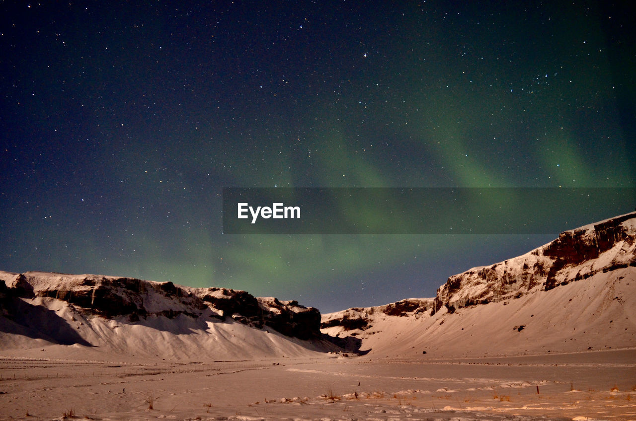 Aurora above the mountain