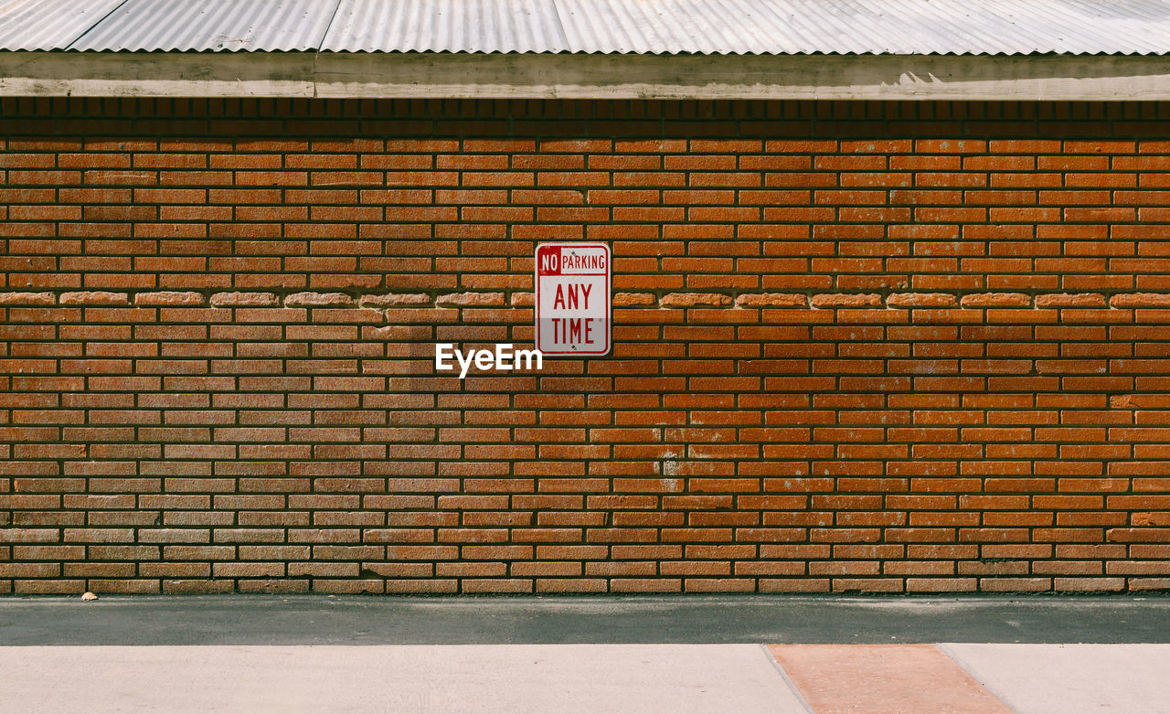 Information sign on wall 