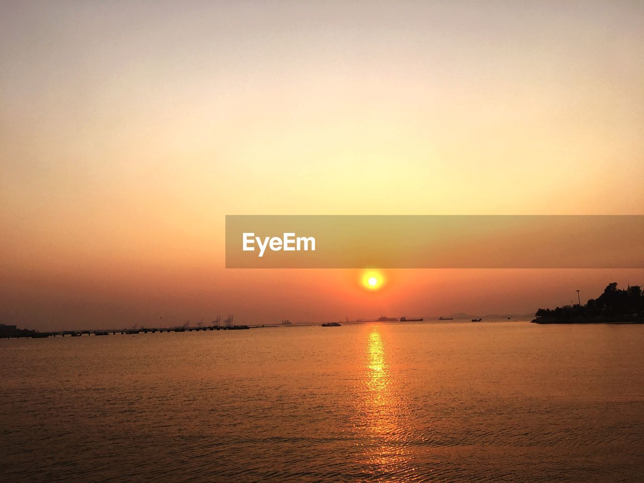 SCENIC VIEW OF SEA AGAINST ROMANTIC SKY