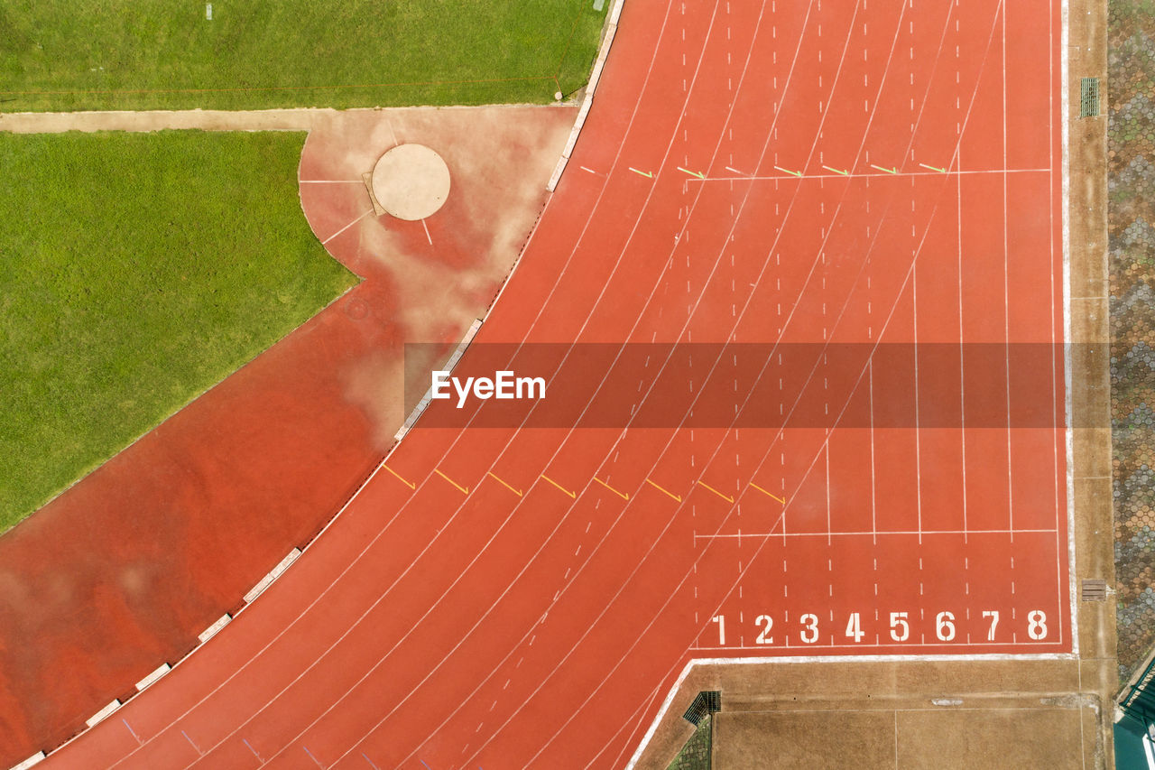 HIGH ANGLE VIEW OF SOCCER BALL ON FIELD