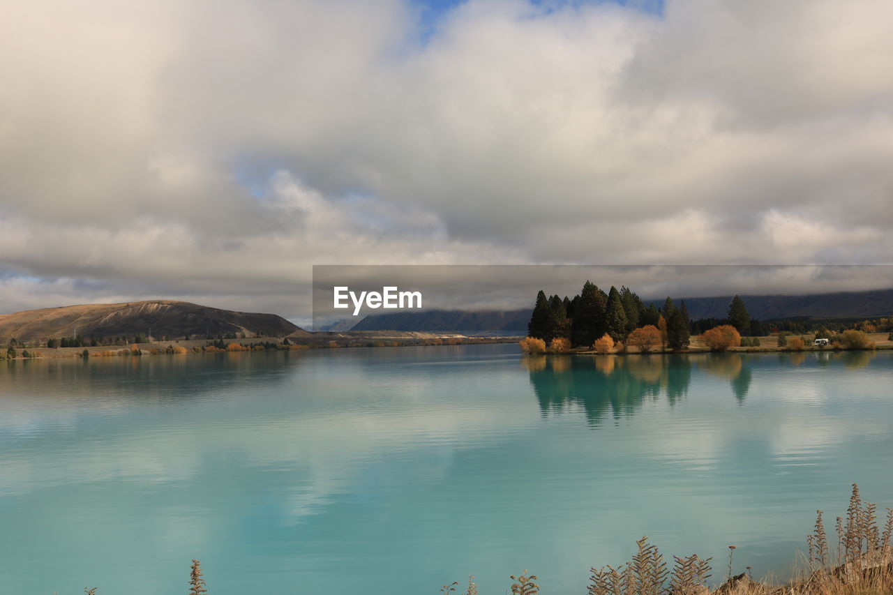 Idyllic shot of lake pukaki against cloudy sky