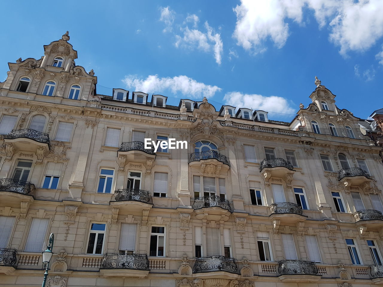 LOW ANGLE VIEW OF HISTORICAL BUILDING