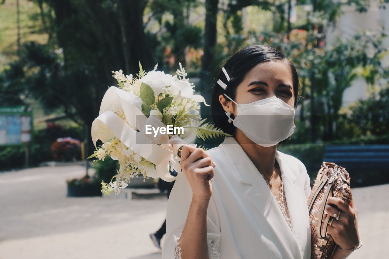 A happy bride having her wedding during the pandemic.