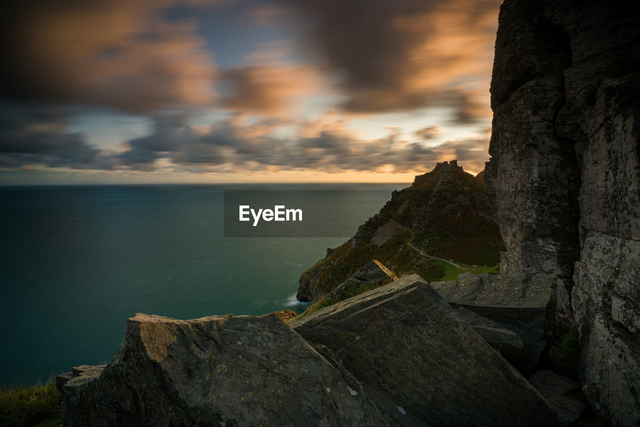 ROCK FORMATIONS BY SEA AGAINST SKY