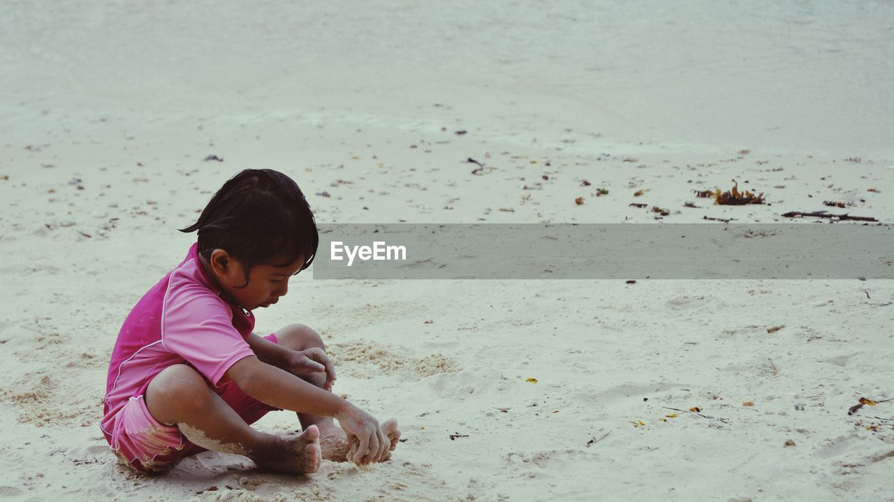 FULL LENGTH OF GIRL PLAYING ON BEACH