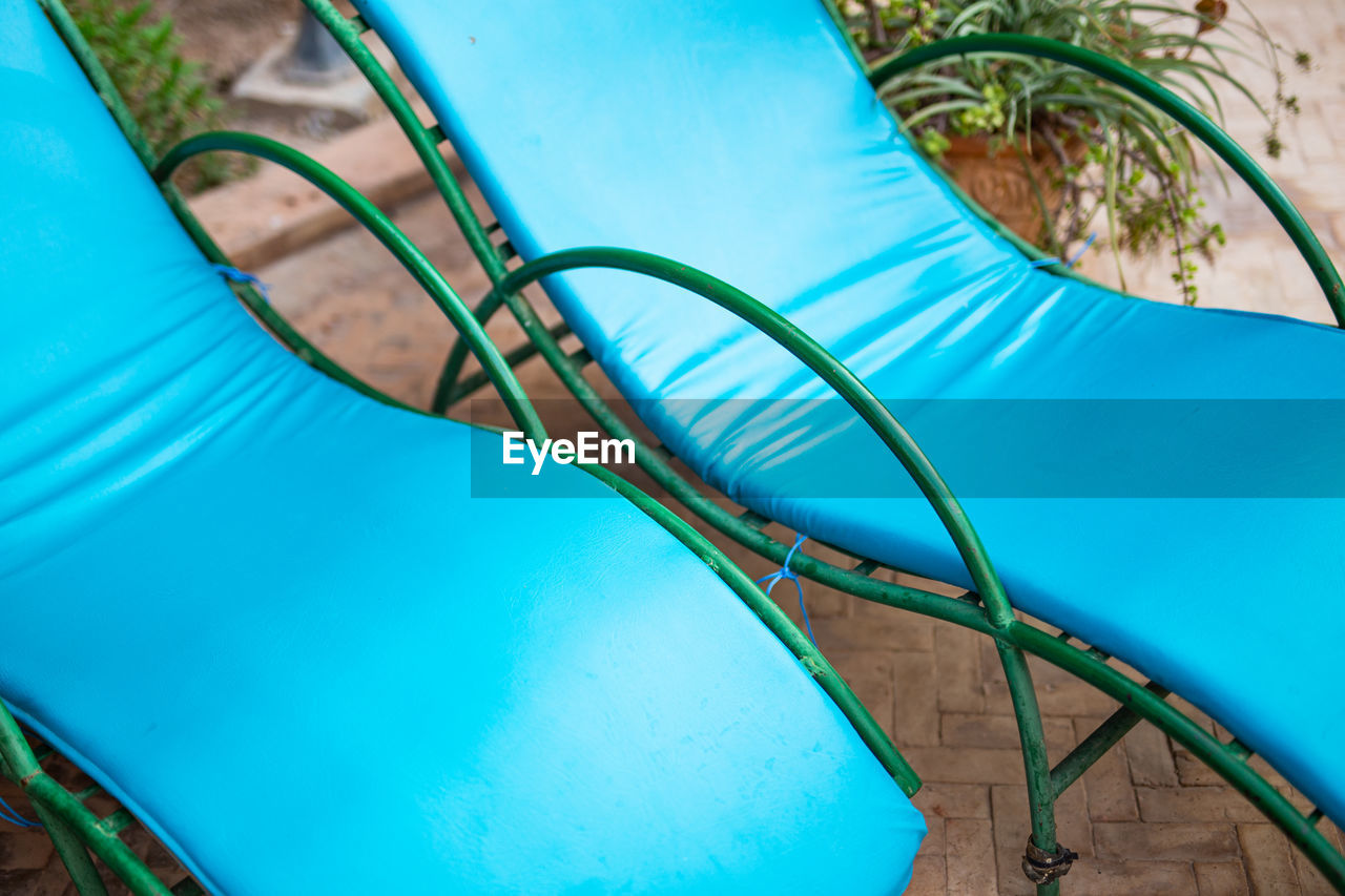 HIGH ANGLE VIEW OF CHAIN SWING IN SWIMMING POOL