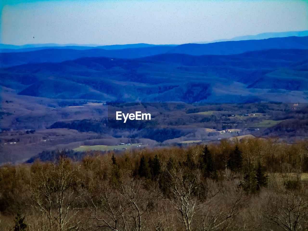 SCENIC VIEW OF LANDSCAPE AND MOUNTAINS AGAINST SKY