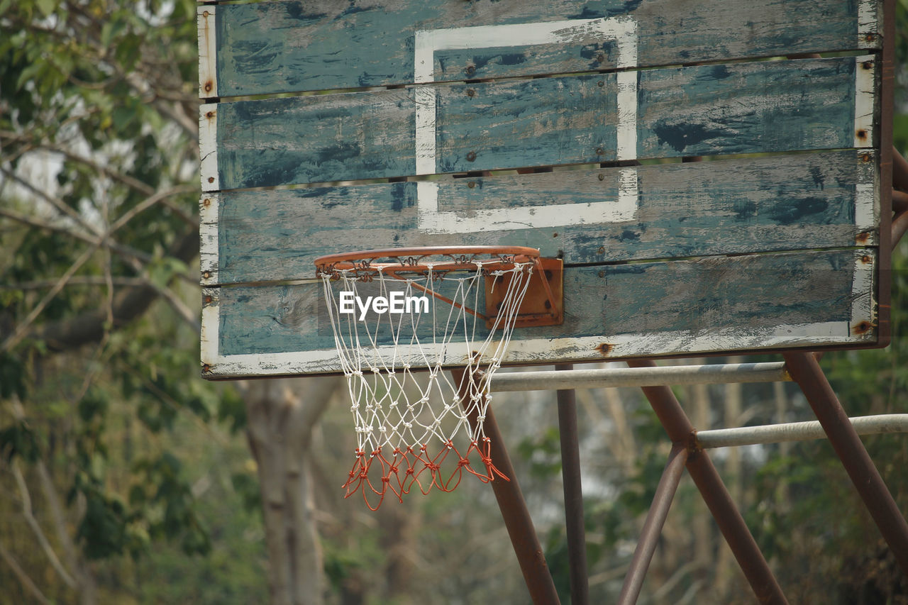 CLOSE-UP OF BASKETBALL HOOP AGAINST WALL