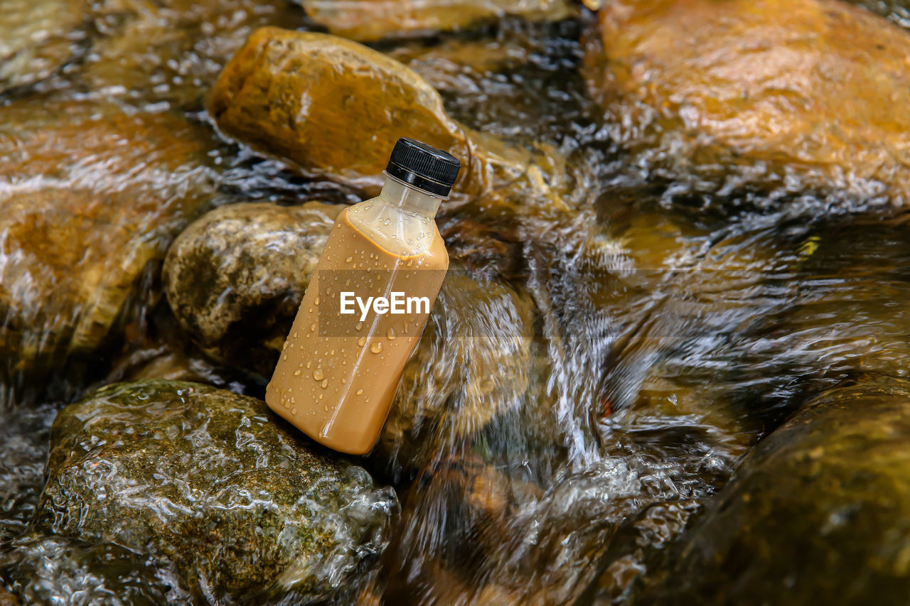 HIGH ANGLE VIEW OF FOOD IN WATER