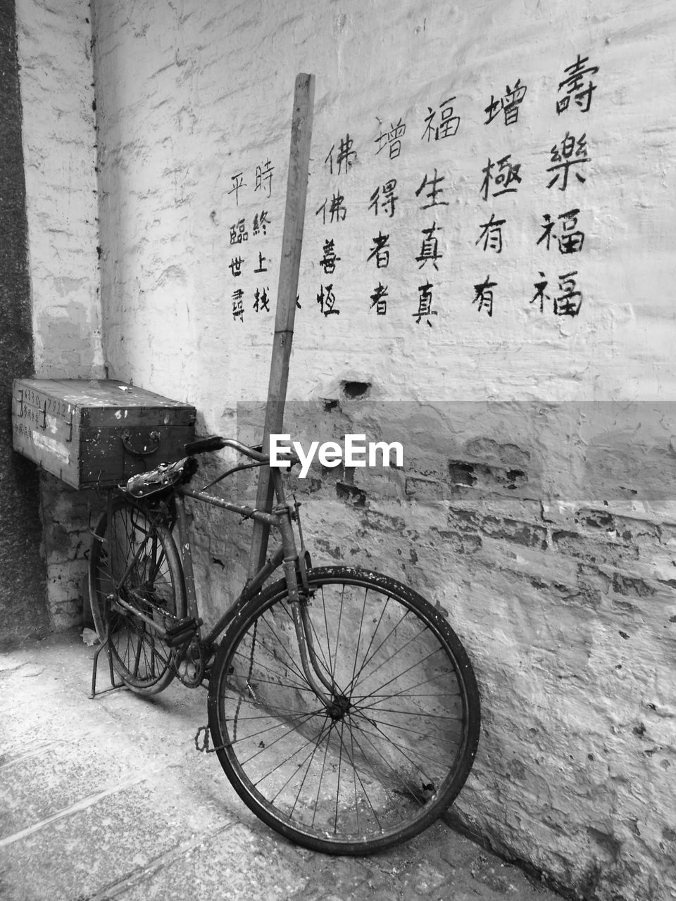 BICYCLE ON WALL