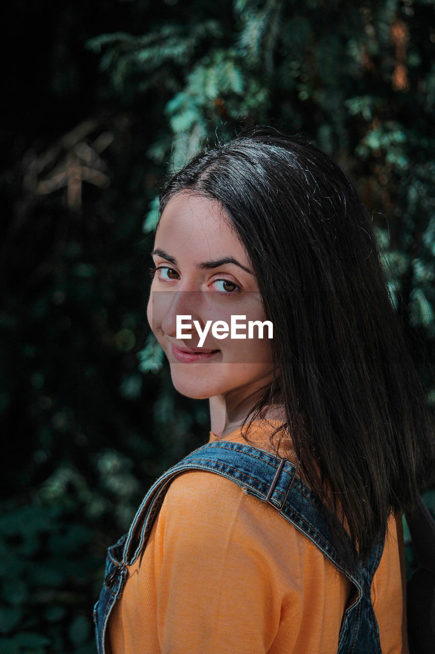 Portrait of smiling young woman 