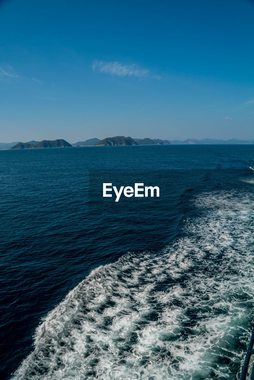 PANORAMIC VIEW OF SEA AGAINST BLUE SKY