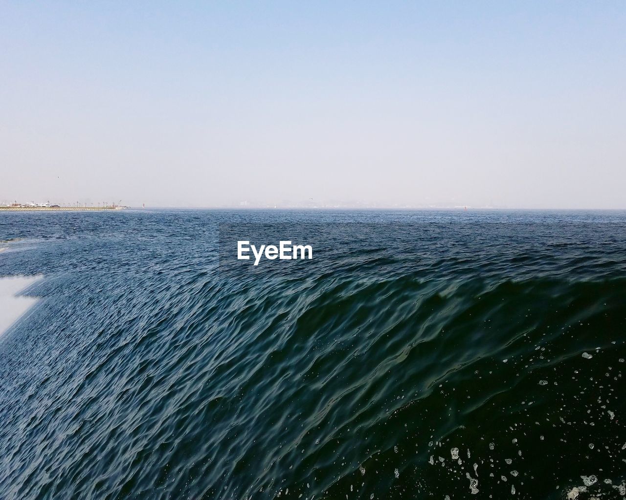 SCENIC VIEW OF SEASCAPE AGAINST CLEAR SKY