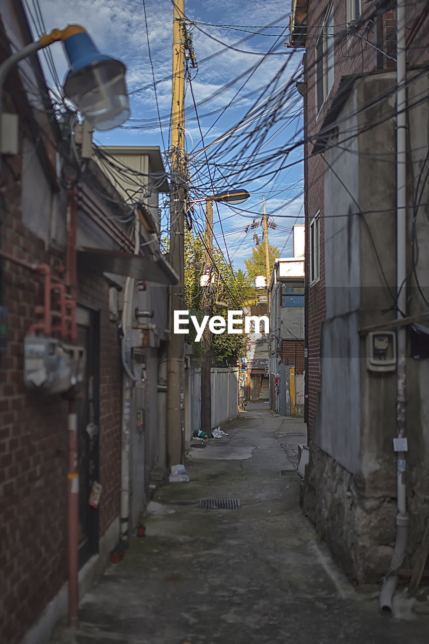 Narrow alley amidst buildings in city