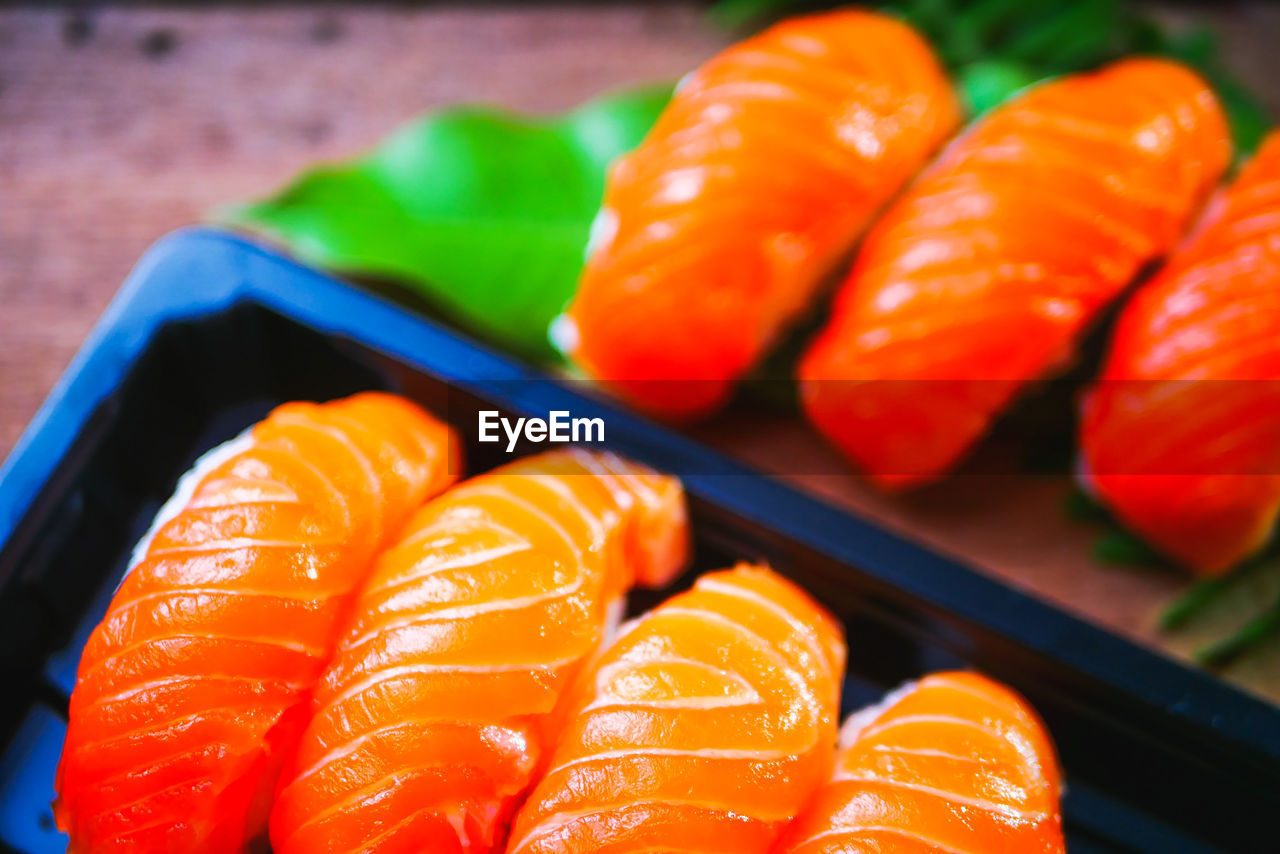 CLOSE-UP OF ORANGE FISH IN CONTAINER