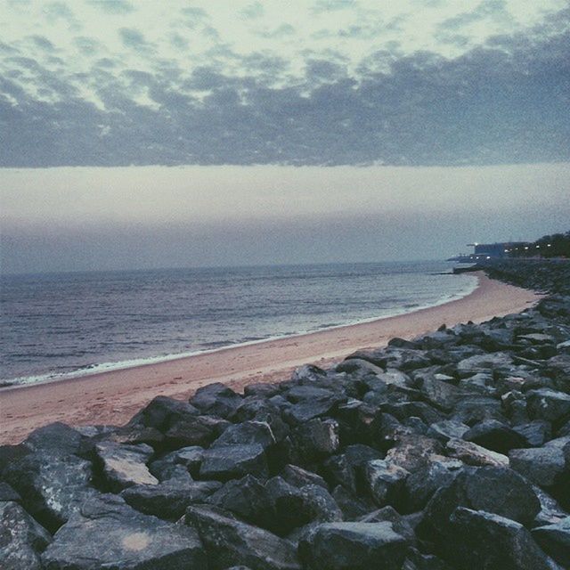 SCENIC VIEW OF SEA AGAINST SKY AT DUSK