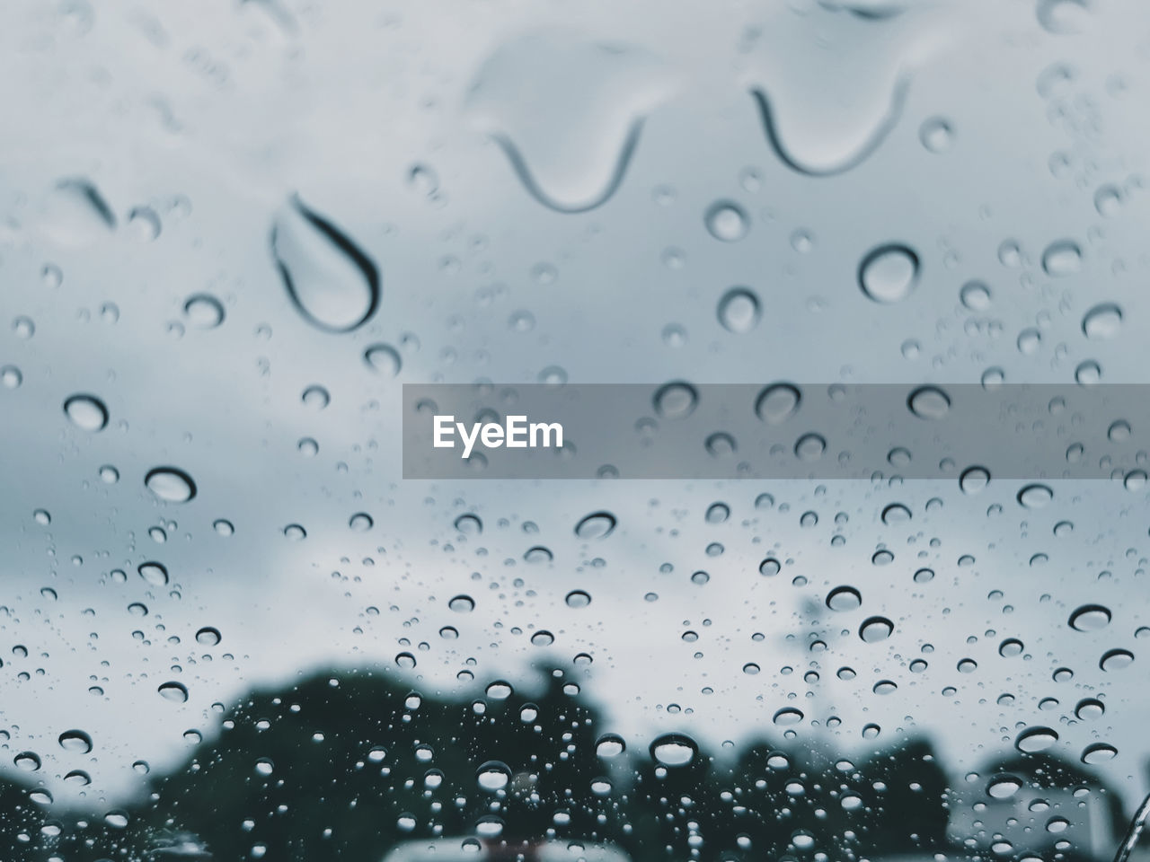 FULL FRAME SHOT OF WET GLASS WINDOW DURING RAINY SEASON