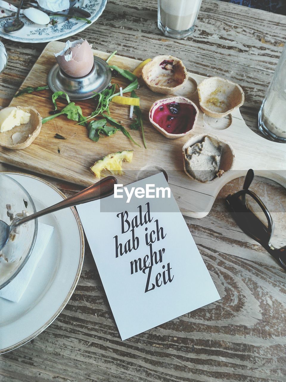 HIGH ANGLE VIEW OF VARIOUS FOOD ON TABLE